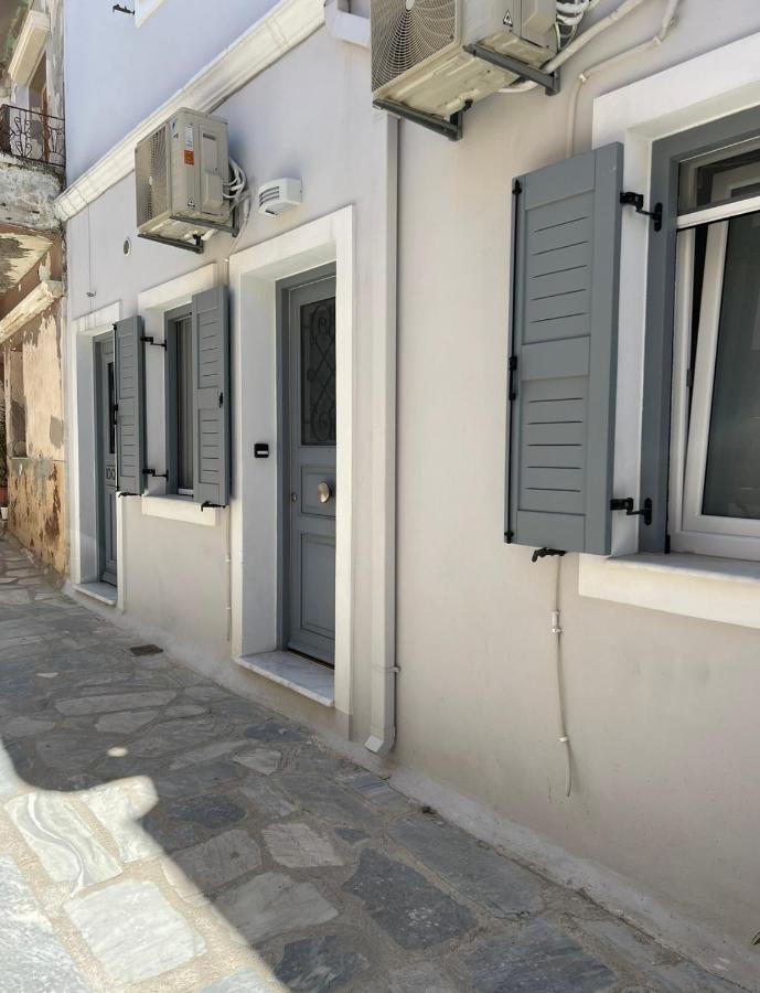 Thania'S House ,4 Minutes From The Center Of Hermoulis 에르무폴리 외부 사진