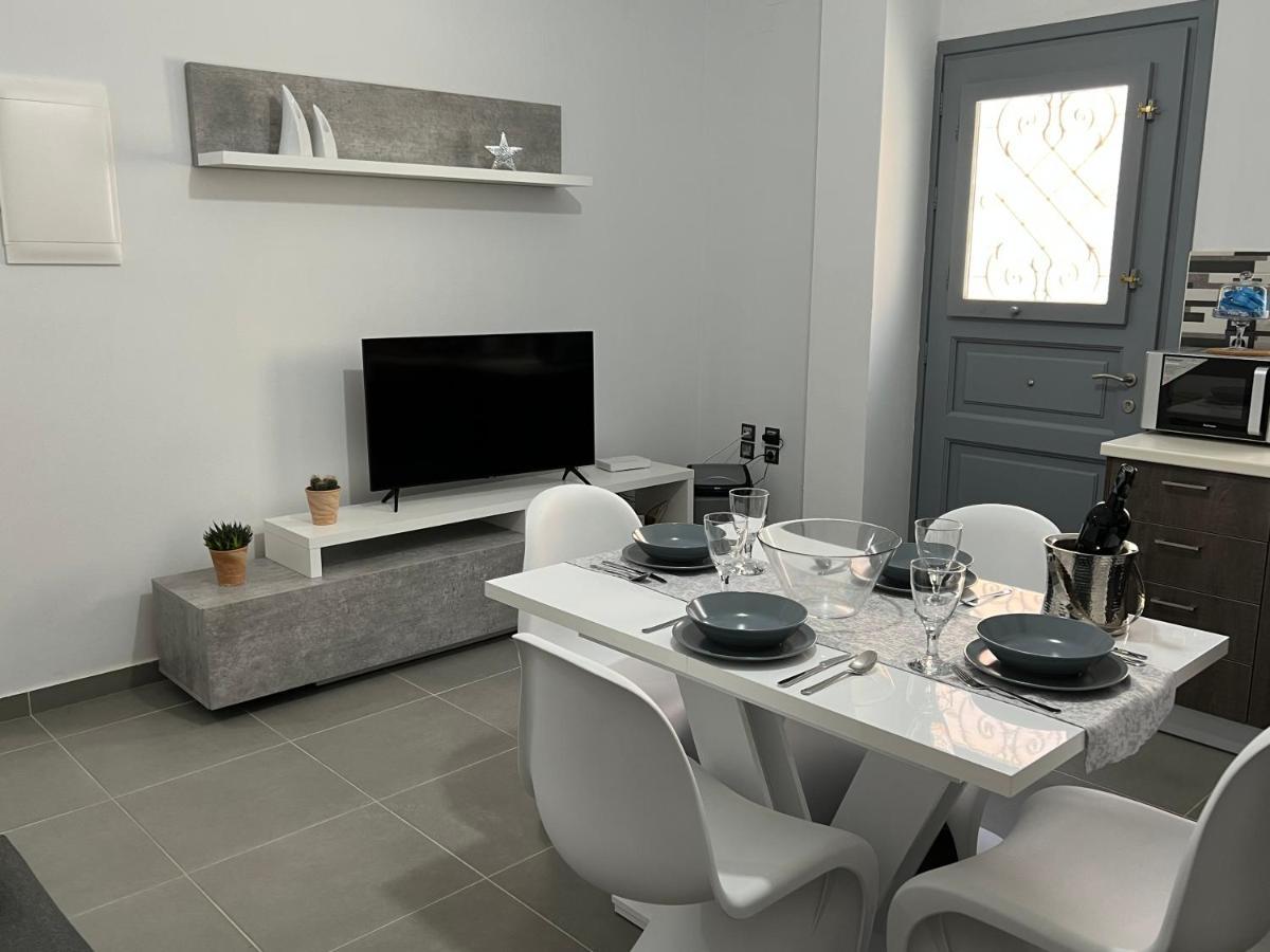 Thania'S House ,4 Minutes From The Center Of Hermoulis 에르무폴리 외부 사진