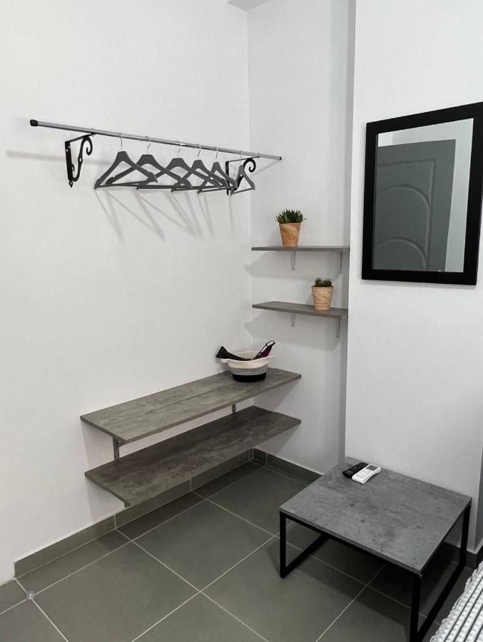 Thania'S House ,4 Minutes From The Center Of Hermoulis 에르무폴리 외부 사진