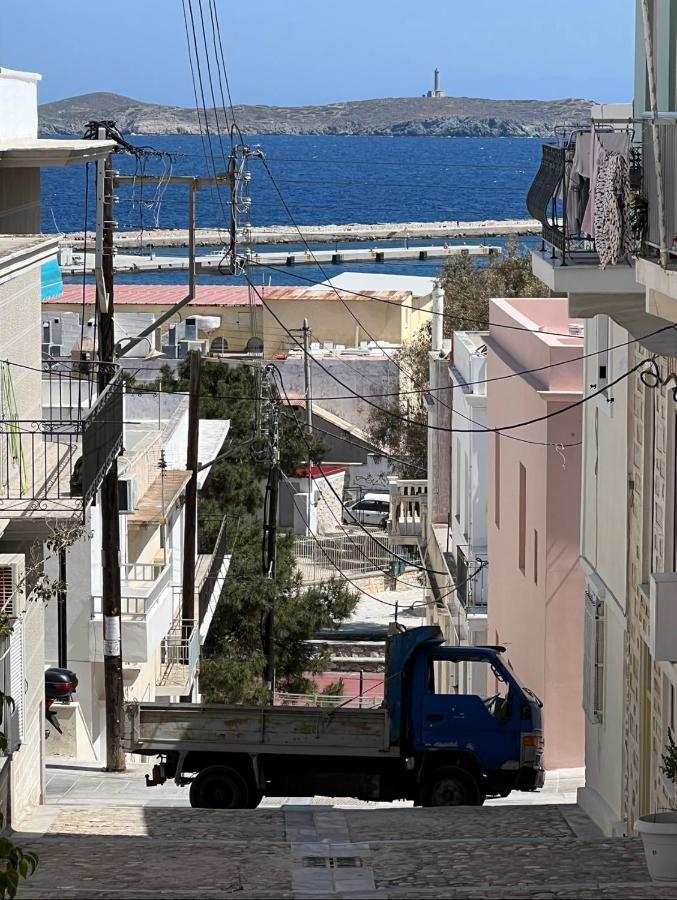 Thania'S House ,4 Minutes From The Center Of Hermoulis 에르무폴리 외부 사진